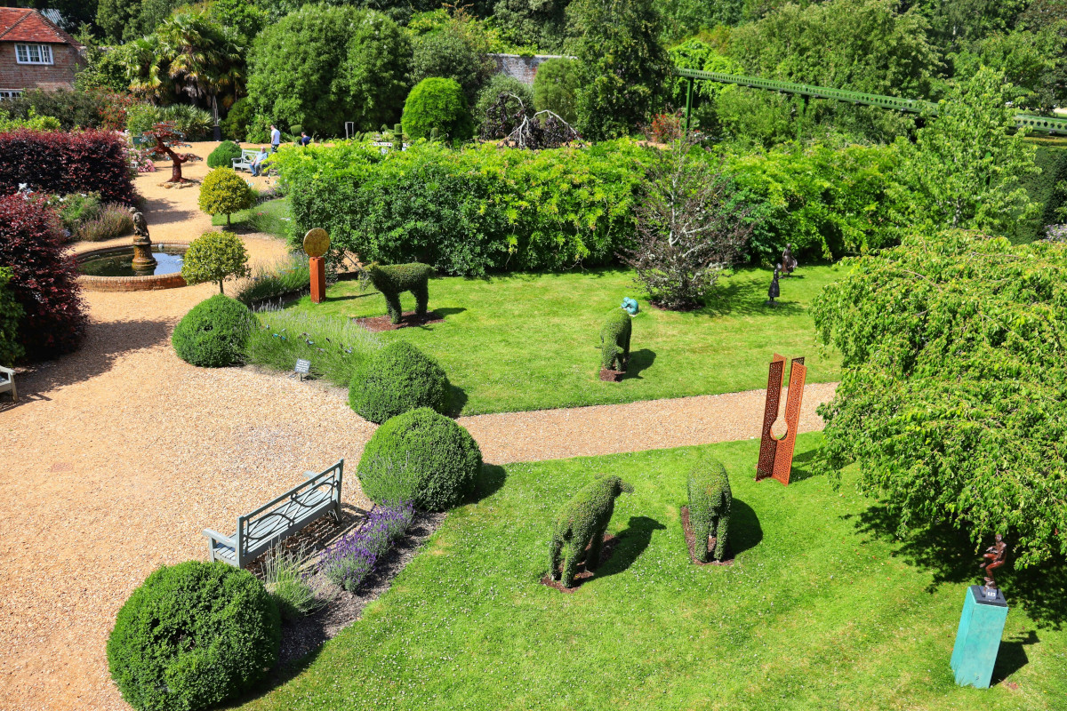 https://preprod.naturalizee.fr/wp-content/uploads/2026/06/entretien-jardin.jpg